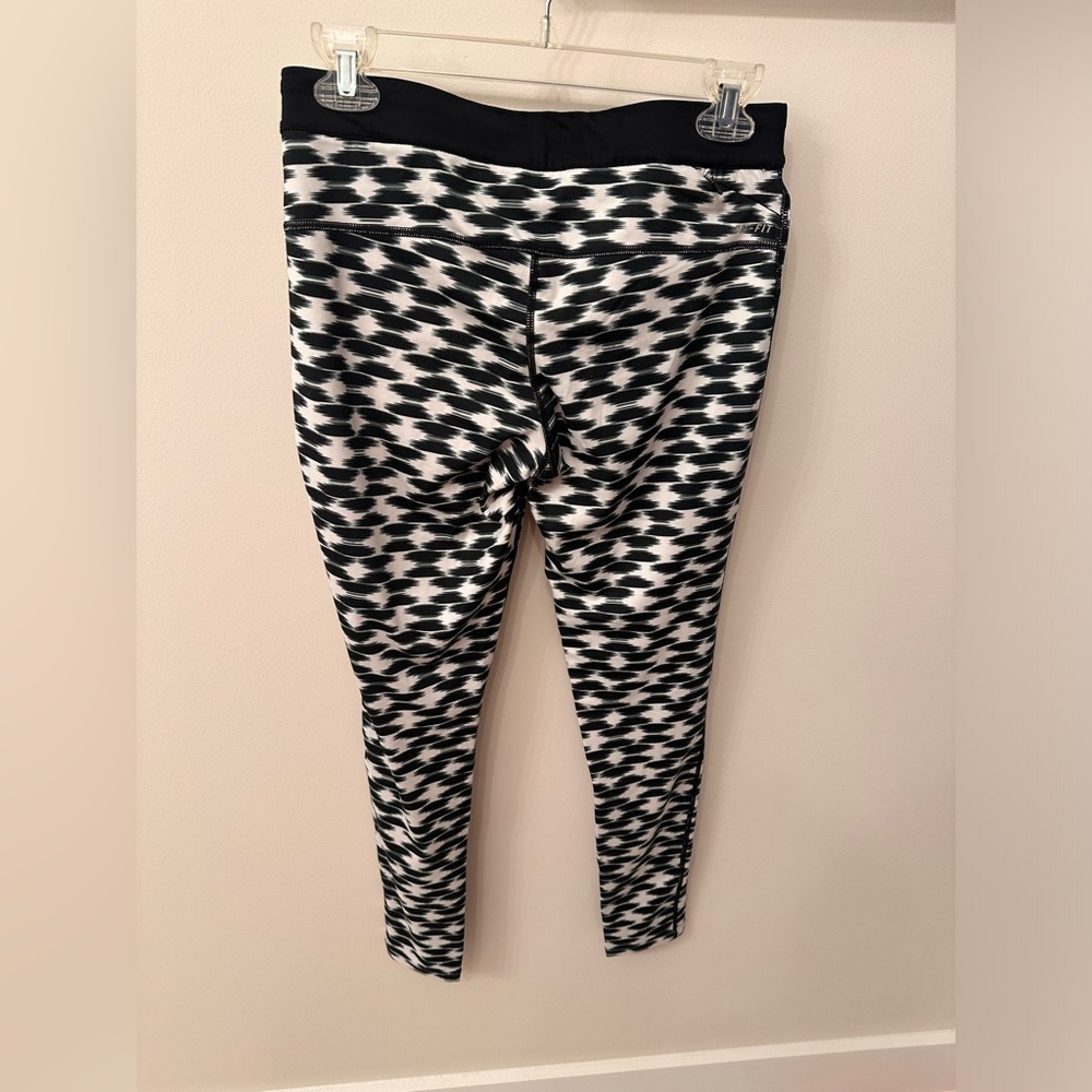 Nike Women’s Running Mid Rise Leggings - MEDIUM - Picture 3 of 4